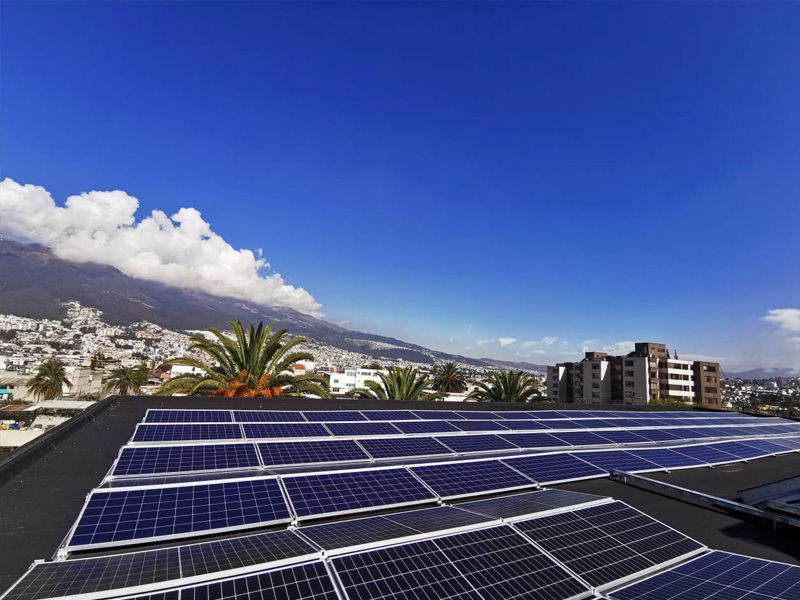 Instalacion de paneles solares en Ecuador